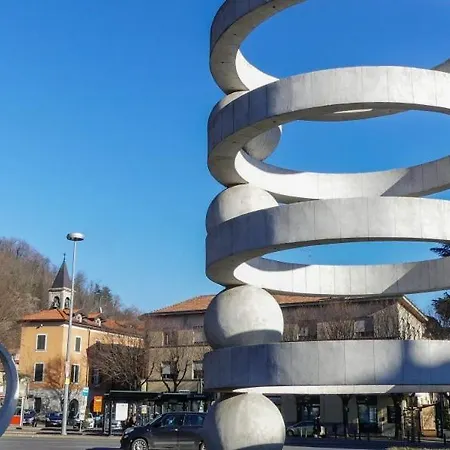 Daire Casina, Close To Train Station *