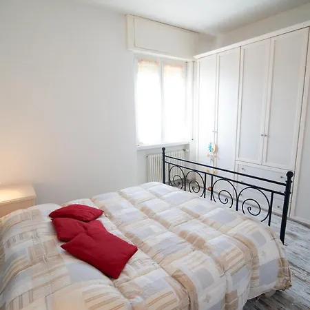 Daire Casina, Close To Train Station