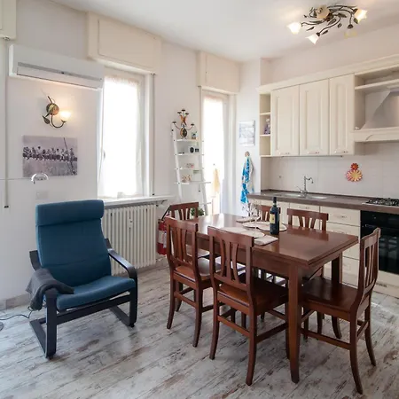 Casina, Close To Train Station Διαμέρισμα *